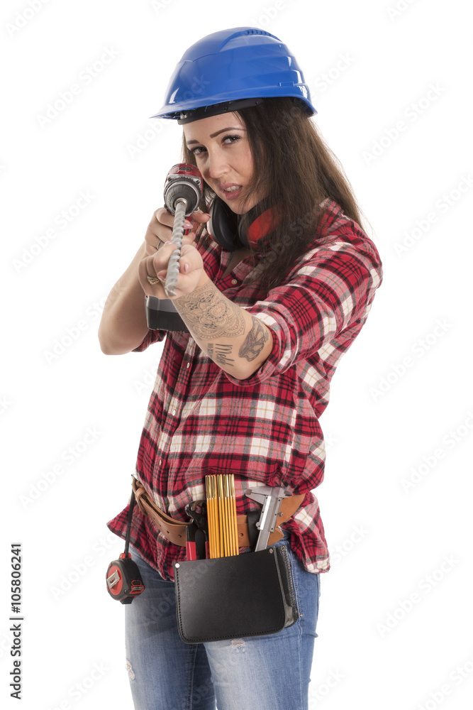 Weiblicher Handwerker zielt mit einer Bohrmaschine Weiblicher Handwerker zielt mit einer Bohrmaschine