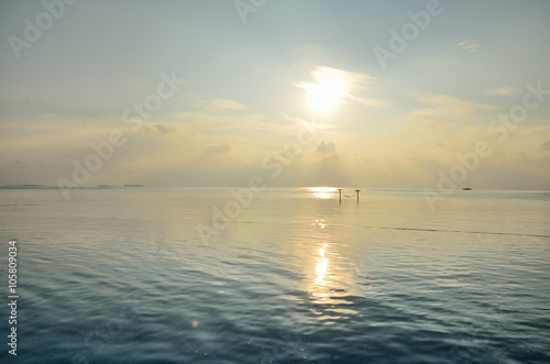 モルディブの海に沈む夕日