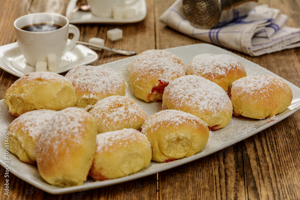 Breaded cake with jam