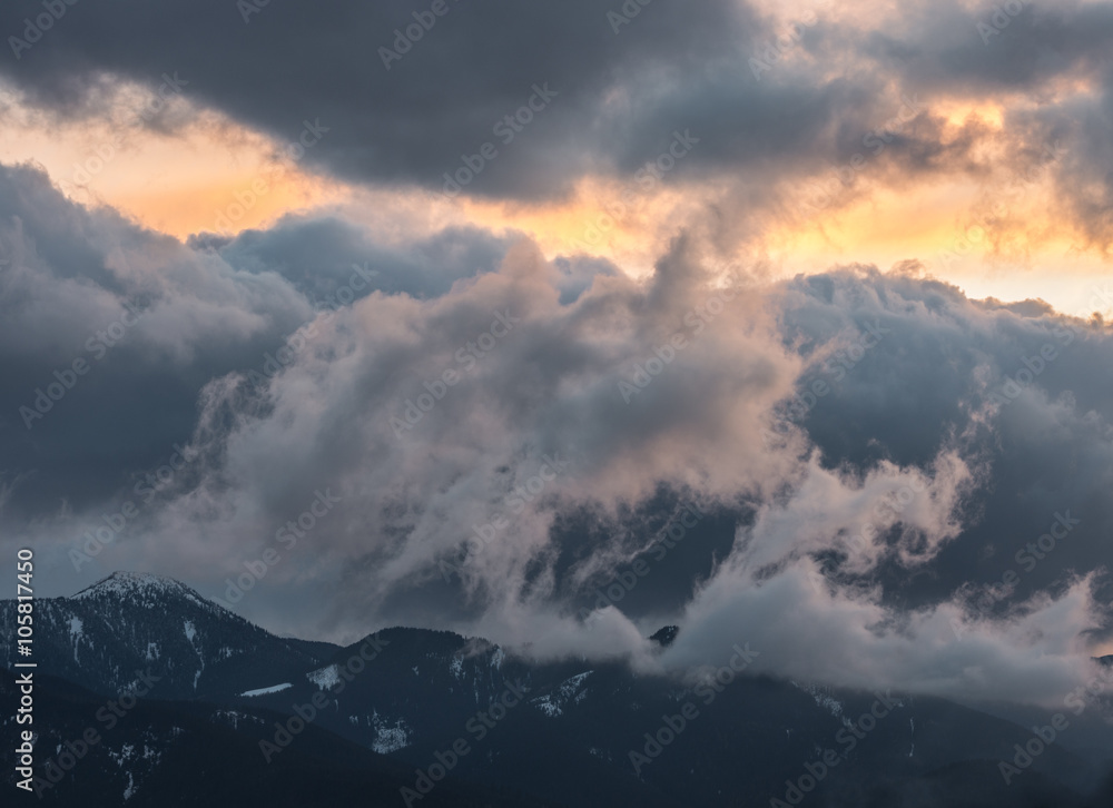 Obraz premium Dramatic sky during sunset over Tatra mountains