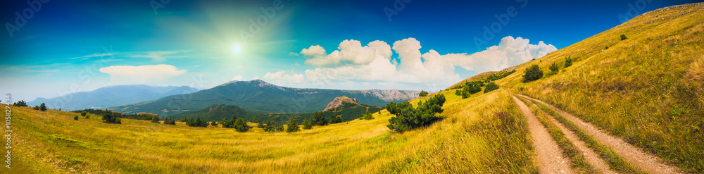 Obraz premium Crimea mountain valley pano