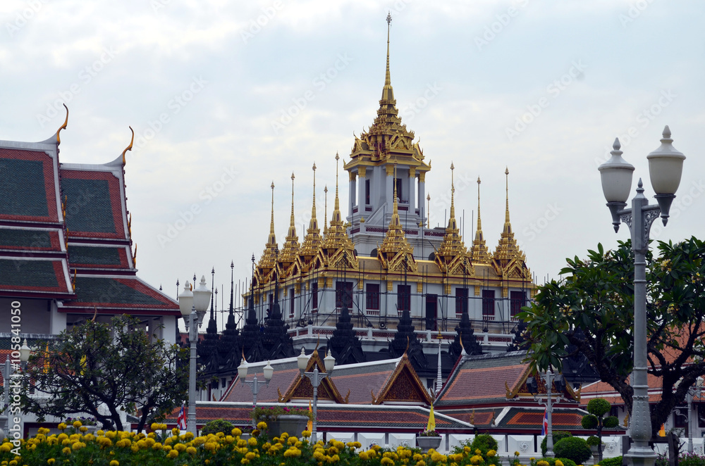 Naklejka premium temple building in Bangkok