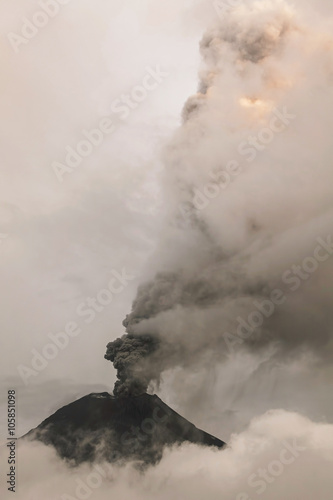 Slika na platnu Smoke Rises From Tungurahua Volcano