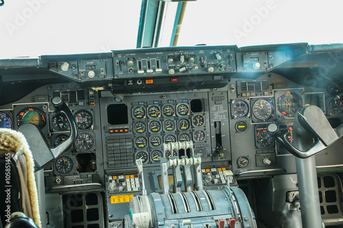 Cockpit mit Steuerrad