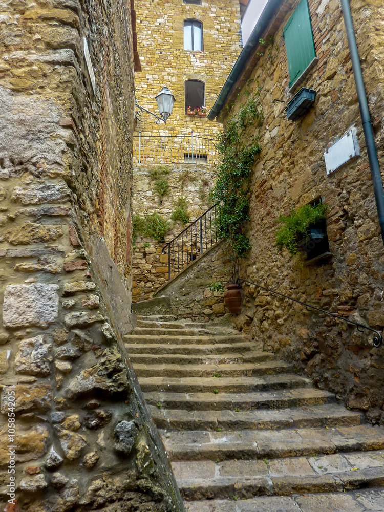 Idyllic street in a Tuscan village - 2