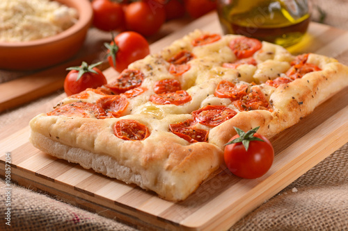 focaccia con pomodorini di Pachino