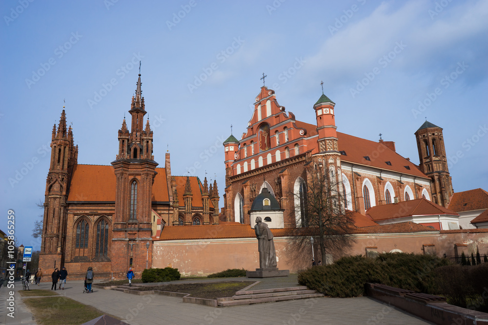 Obraz premium The Church of St. Anne and Church of St. Francis of Assisi in Vilnius, Lithuania