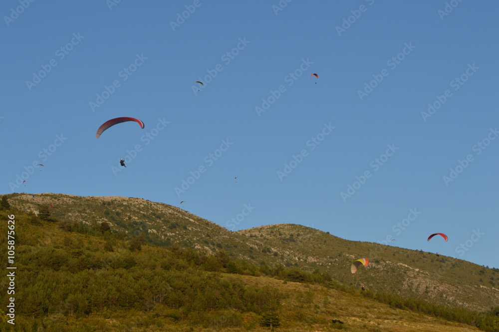 paragliding in de franse bergen paragliding in de franse bergen