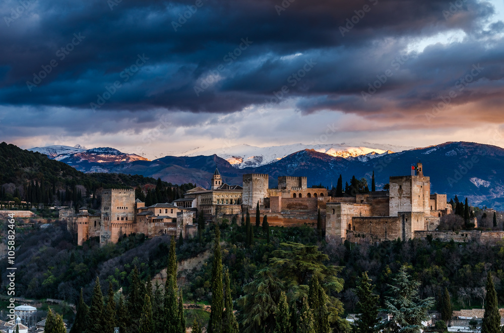 La Alhambra y Sierra Nevada en Granada