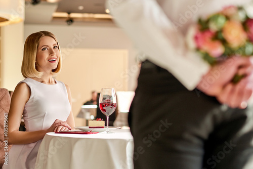 Принти на полотні Coming on a date in time.