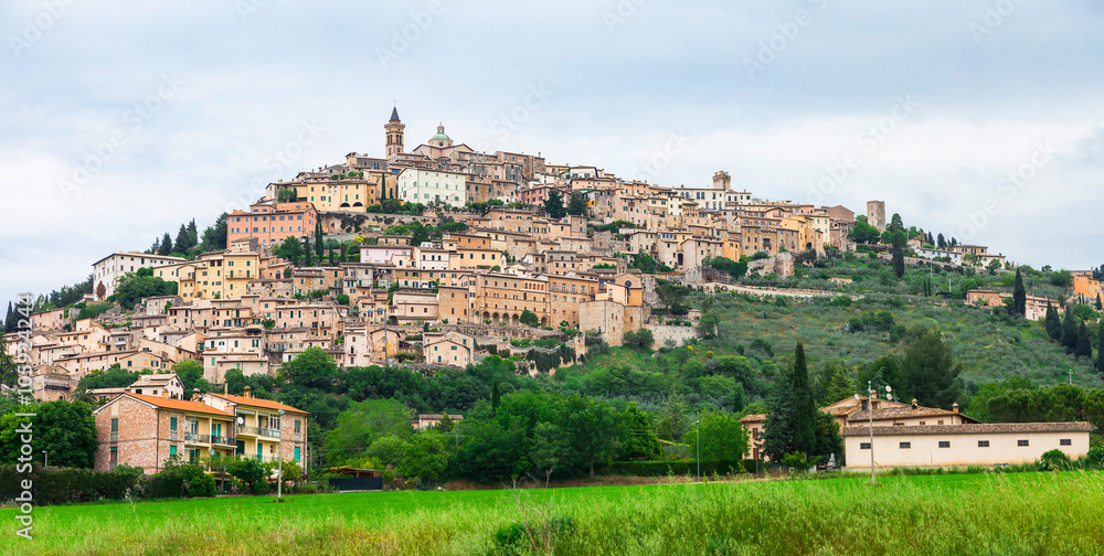 Obraz premium scenery of medievalitalian villages - Trevi in Umbria