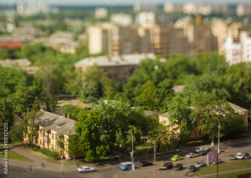 Natural (non-imitation) tilt shift blurry photo. Macro-look cityscape. © 621513