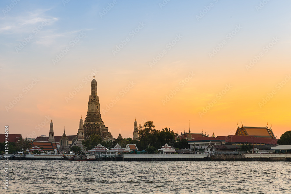 Wat Arun Ratchawararam Ratchawaramahawihan or Wat Arun is Temple Wat Arun Ratchawararam Ratchawaramahawihan or Wat Arun is Temple