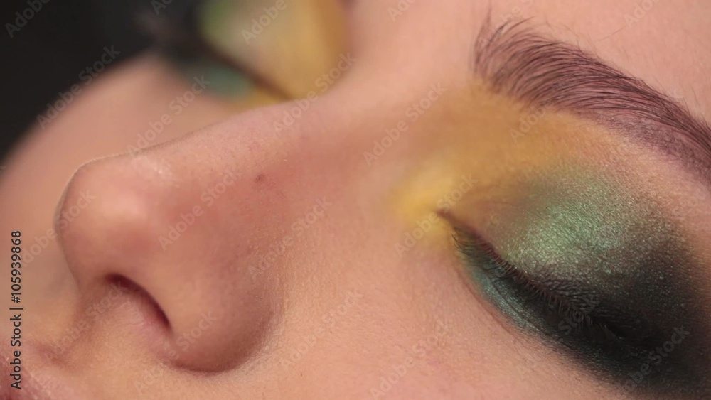 Master makes professional makeup Master makes professional makeup