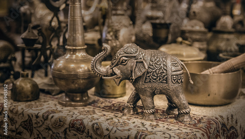 Fotografia Detailed close-up elephant figurine made of metal.