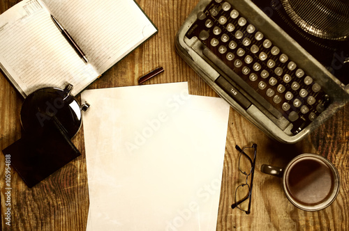Obraz na płótnie writer desktop with typewriter retro