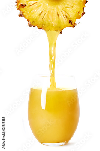 фотографія glass of pineapple juice with pineapple isolated on white background