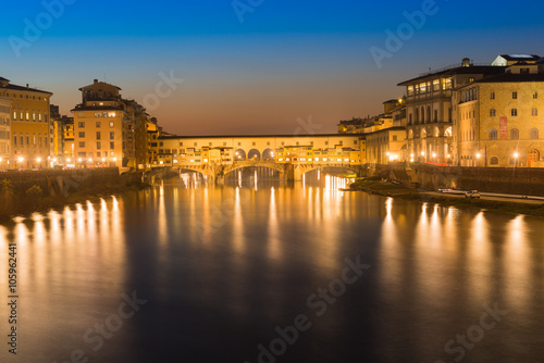 Night view of Ponte Vecchio Florence - Italy © tichr