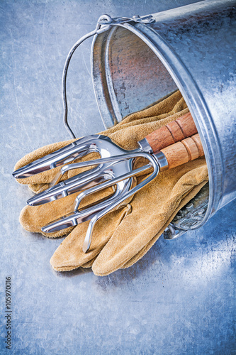 Galvanized bucket metal rake trowel fork leather safety gloves o