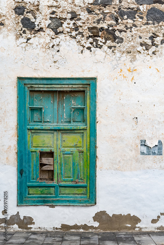 Aged and ancient window on Lanzarote island © HBpictures