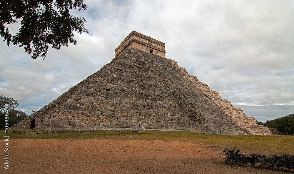El Castillo Temple Kukulcan Pyramid at Mexico's Chichen Itza Mayan ruins El Castillo Temple Kukulcan Pyramid at Mexico's Chichen Itza Mayan ruins