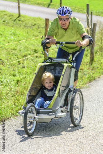 Obraz na płótnie Training mit dem Kinderwagen
