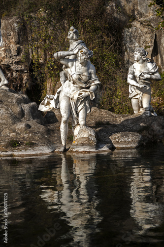 statua di diana nel parco reale di caserta