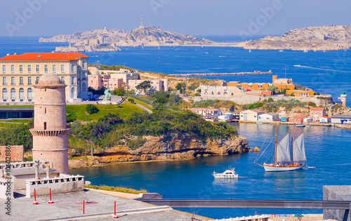 Marseille, entrée du vieux port, fort saint jean, archipel du Frioul, Château d'If,  photo