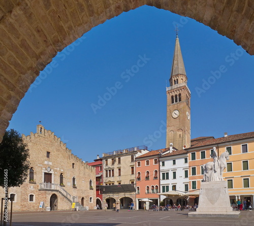 Tableau sur toile Hauptplatz von Portogruaro / Venetien / Italien