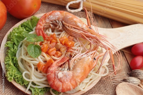 Spaghetti with shrimp and tomato sauce delicious.