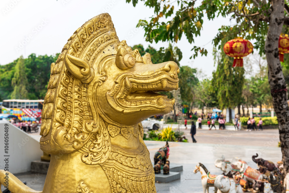 Chinese golden head lion statue Chinese golden head lion statue