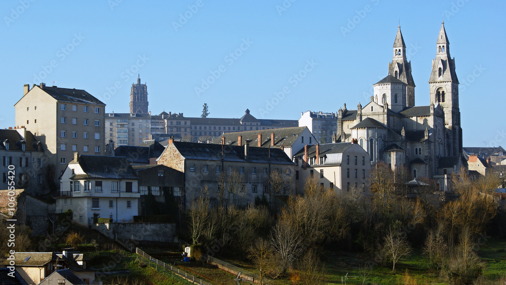 Rodez, l'église Sacré-Cœur et le clocher de la  cathédrale Notre Dame 