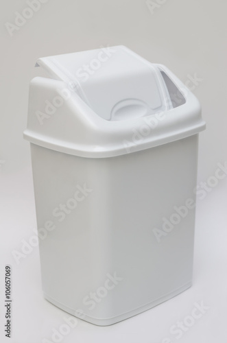 Obraz na płótnie Trash bin with hinged lid w salonie