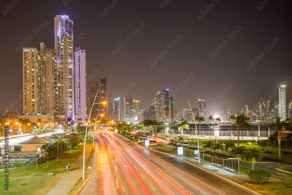 Fototapeta premium Panama City, city center skyline and Bay of Panama, Panama, Central America.