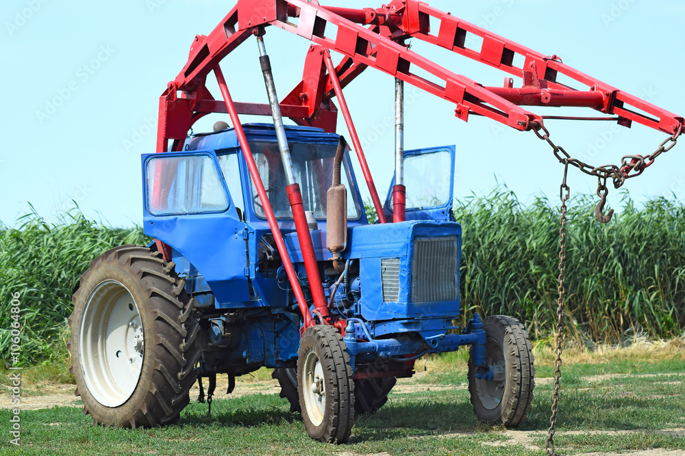 Fototapeta premium Tractor to collect hay