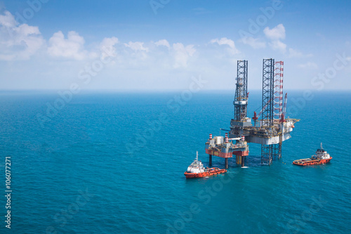 Offshore oil rig drilling platform with copy space