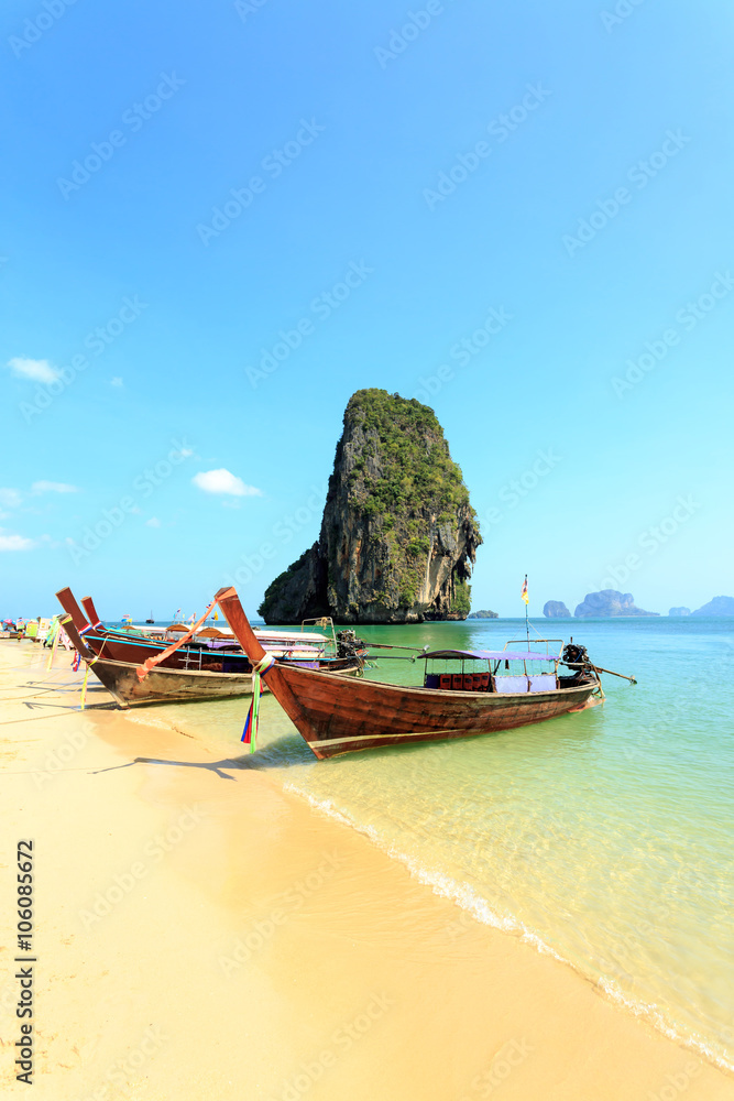 Fototapeta premium Longtale boat on the beach