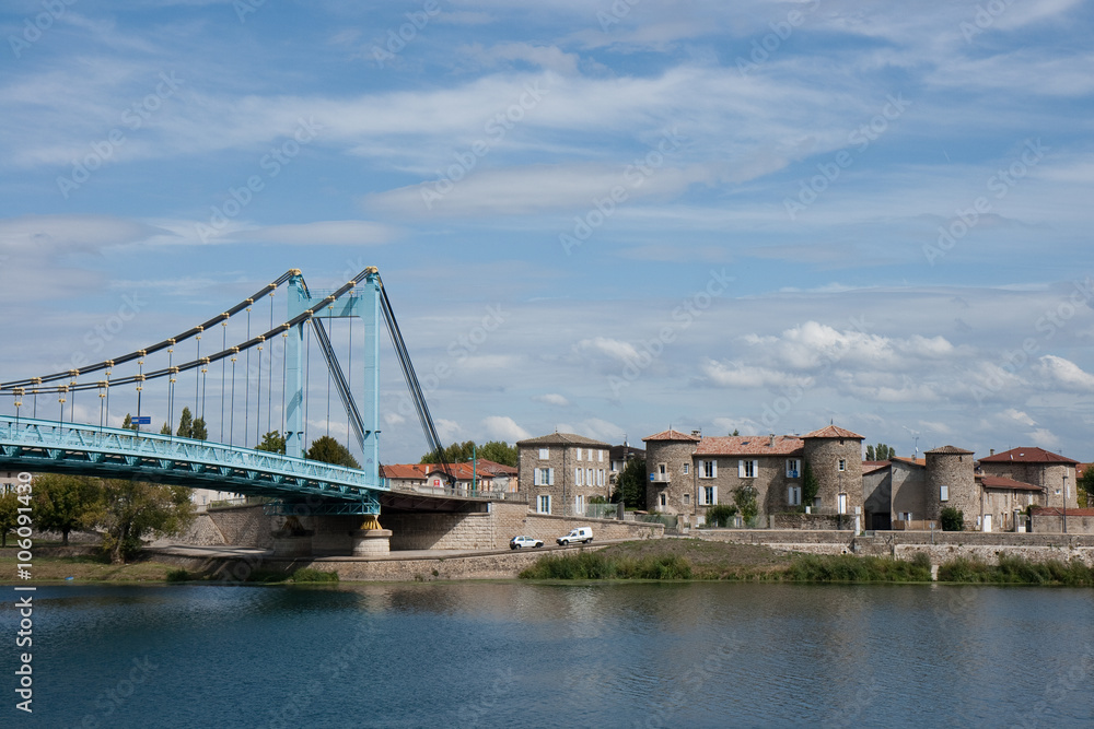 Fototapeta premium Pont sur le Rhône à Serrières