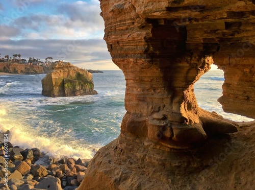 Canvastavla Natural rock formations along beach coastline, Sunset Cliffs, California, USA