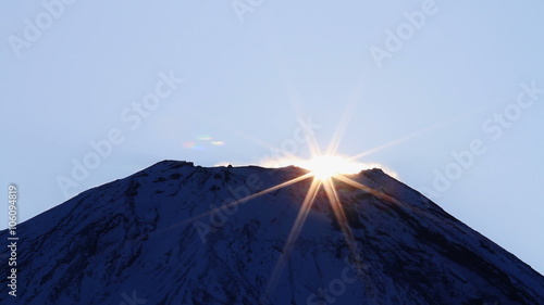 ダイヤモンド富士　日の出の瞬間