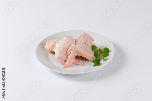 raw chicken wings