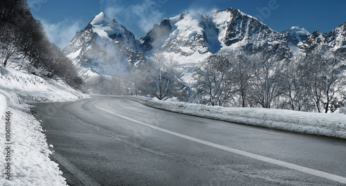 zimowa-droga-przez-alpy-szwajcarskie