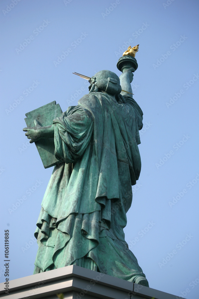 東京お台場 自由の女神像 後ろ姿 Stock Photo Adobe Stock