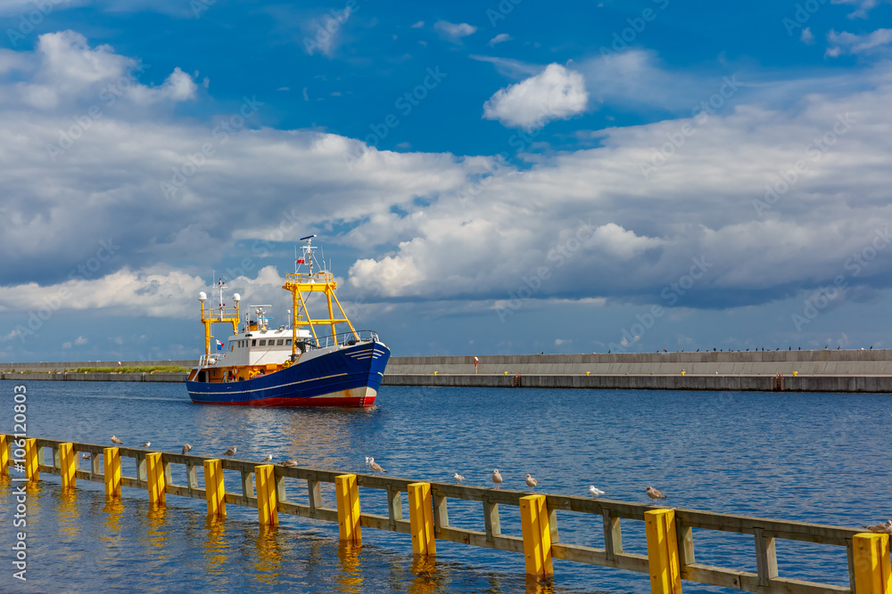 Obraz premium Boat in the sea port of a sunny summer day, Gdynia, Baltic, Poland