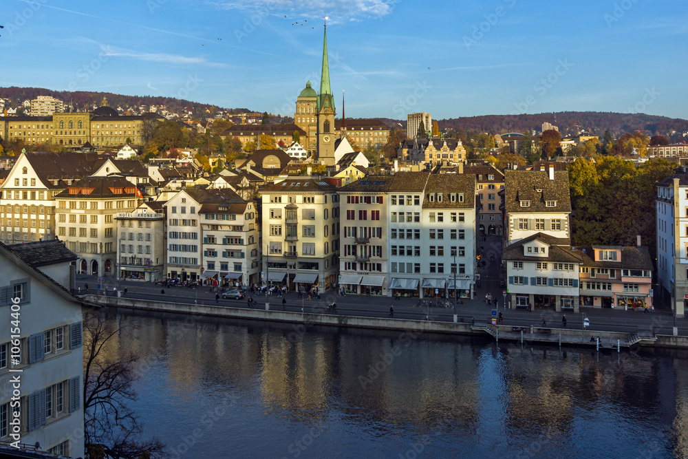 Obraz premium View of city of Zurich and Limmat River, Switzerland