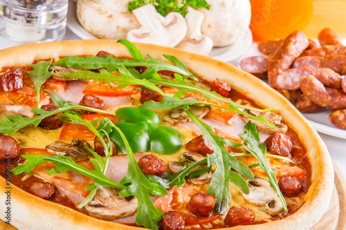 Pizza mushrooms, ham and vegetable