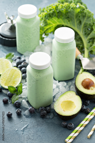 Green smoothies in small bottles to go