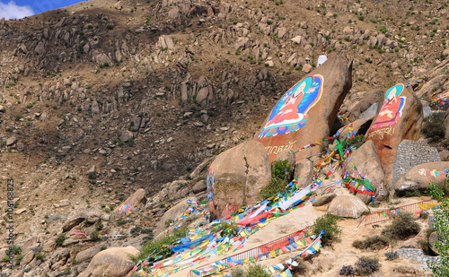 Tibet - Tibetische Malereien auf Manisteinen photo