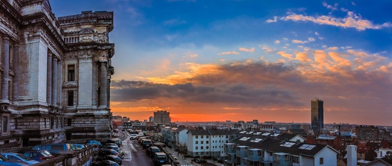 Handdoek met foto Brussel Brussels stadsgezicht bij zonsondergang  © SvetlanaSF