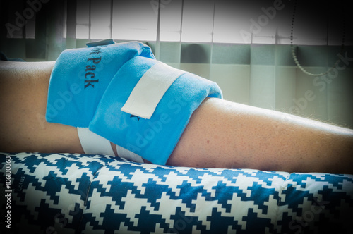 Asian old man use hot and cold gel to wrap his knee